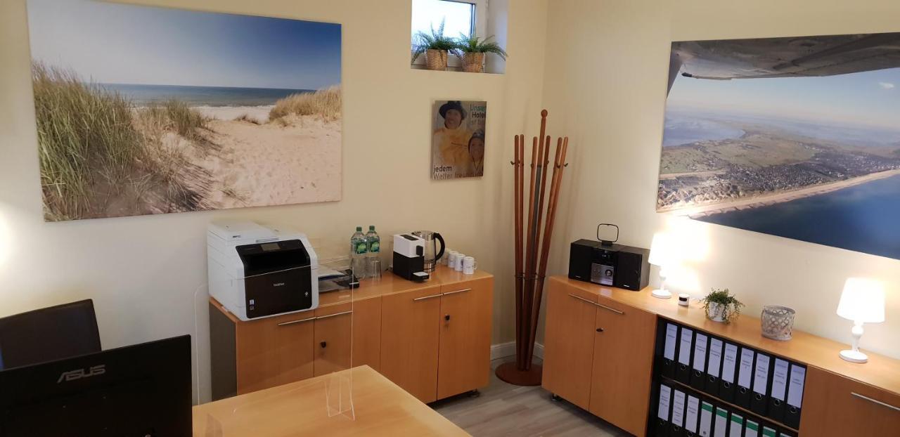 Airport Hotel One Aparthotel Sylt Bagian luar foto
