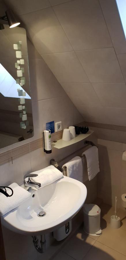 Airport Hotel One Aparthotel Sylt Bagian luar foto