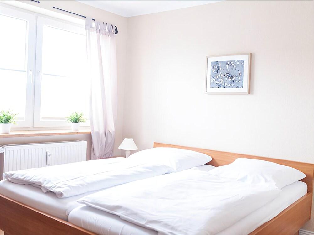 Airport Hotel One Aparthotel Sylt Bagian luar foto