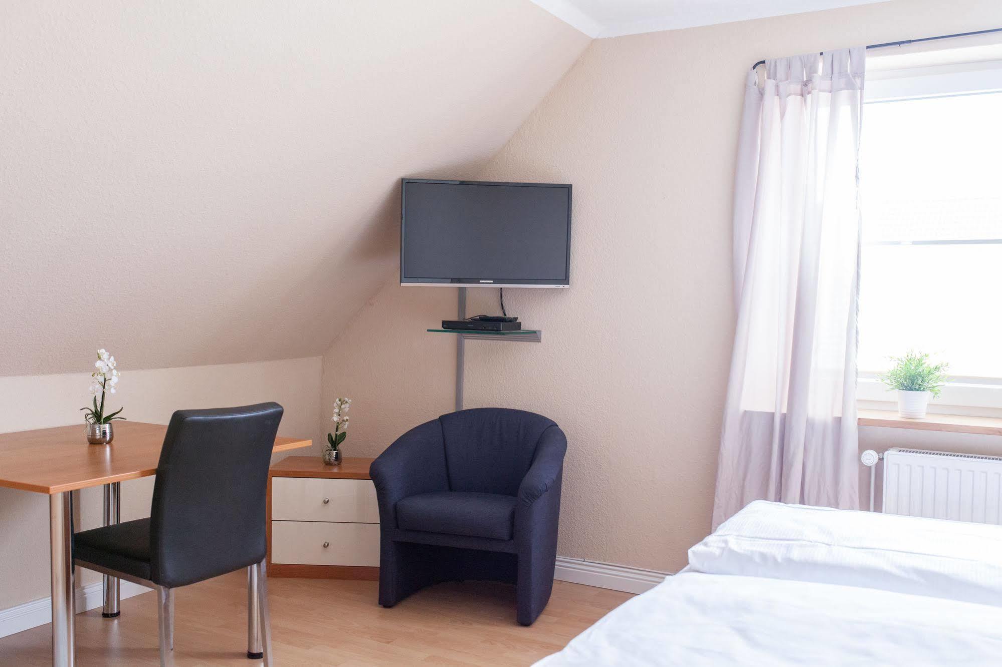 Airport Hotel One Aparthotel Sylt Bagian luar foto