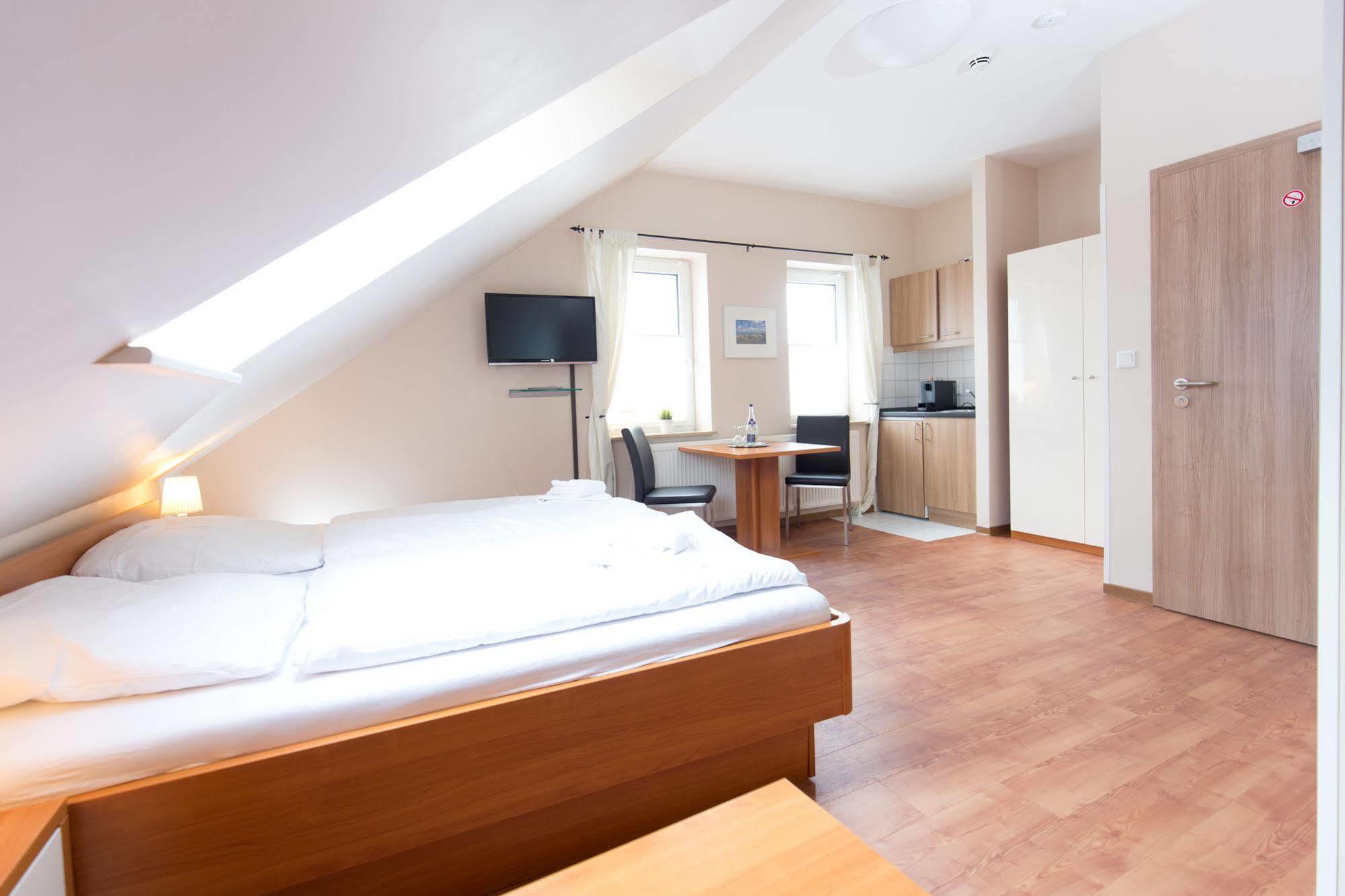 Airport Hotel One Aparthotel Sylt Bagian luar foto