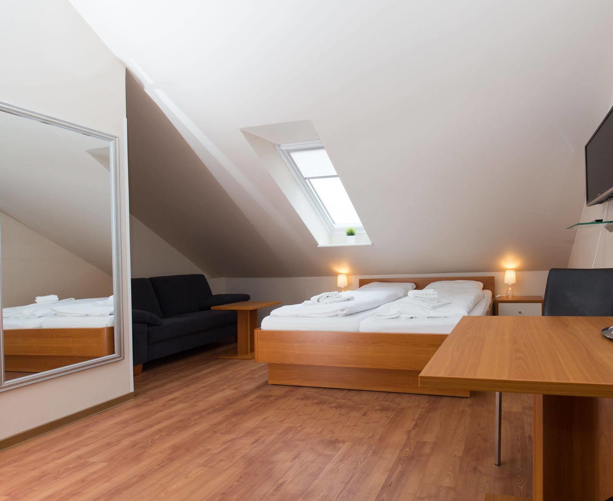 Airport Hotel One Aparthotel Sylt Bagian luar foto