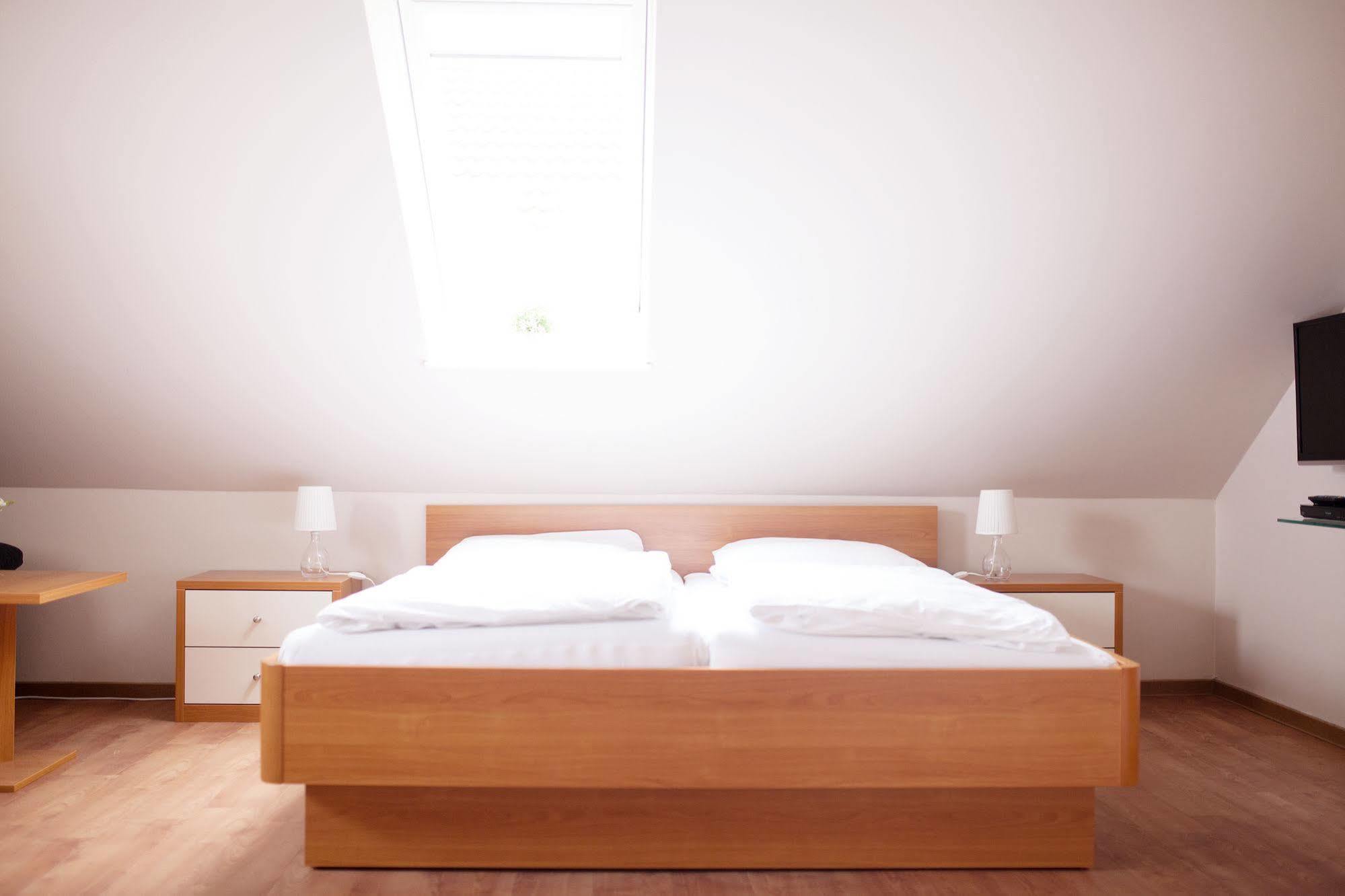 Airport Hotel One Aparthotel Sylt Bagian luar foto