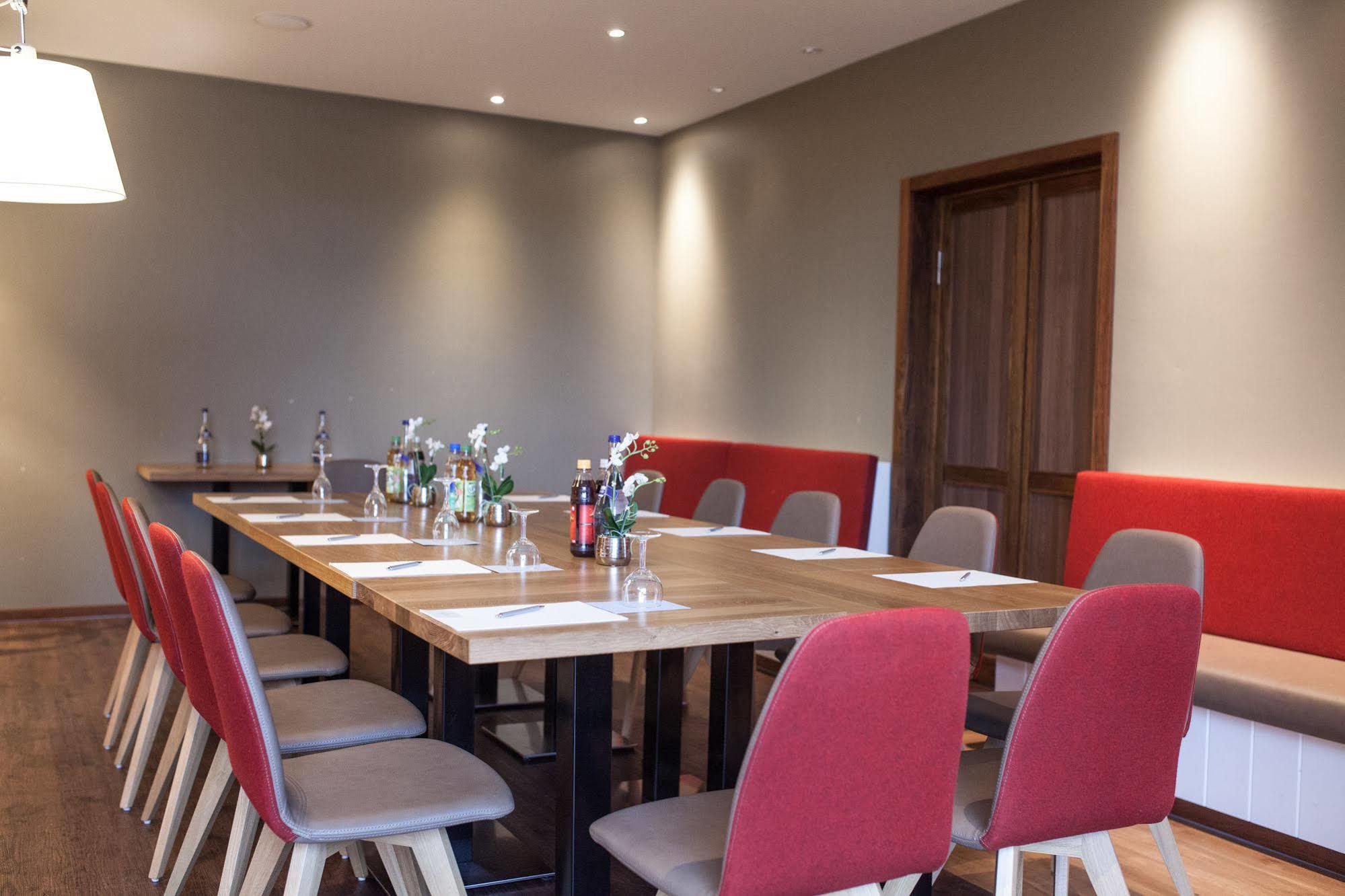 Airport Hotel One Aparthotel Sylt Bagian luar foto